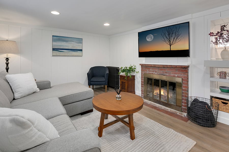 Cozy basement living space w/ 55" TV