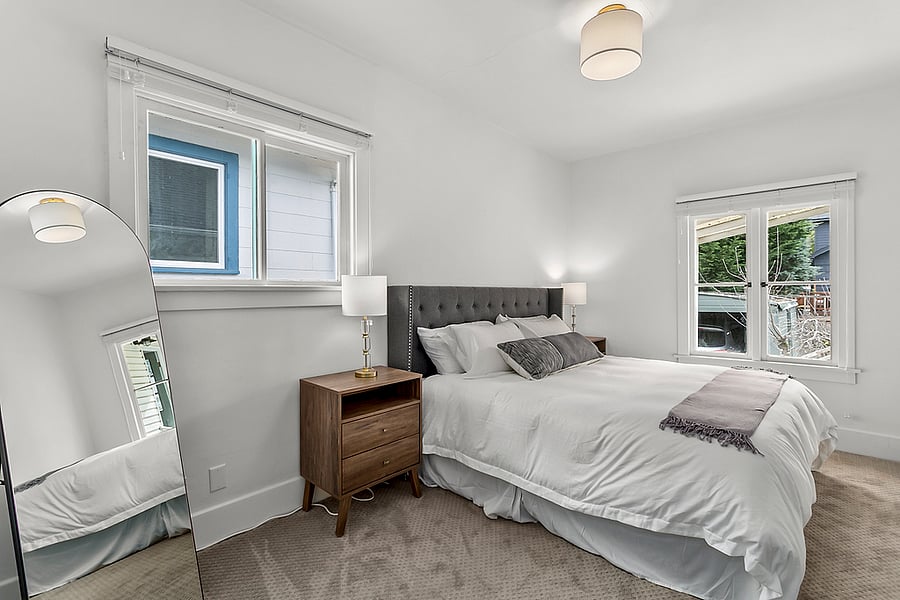 Spacious master bedroom w/ king bed, full length mirror, closet and 6 drawer dresser