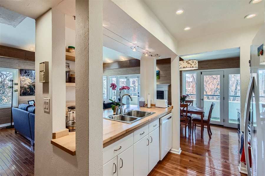 Well-equipped kitchen
