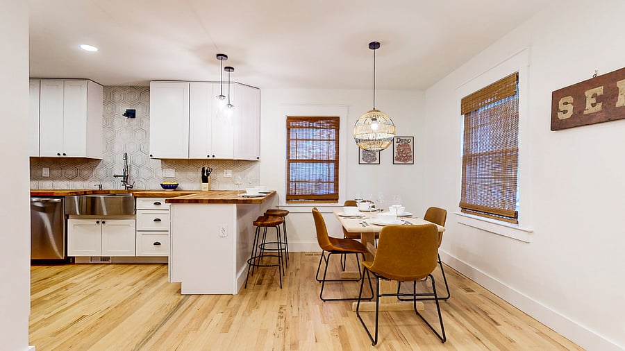 Dining area/kitchen