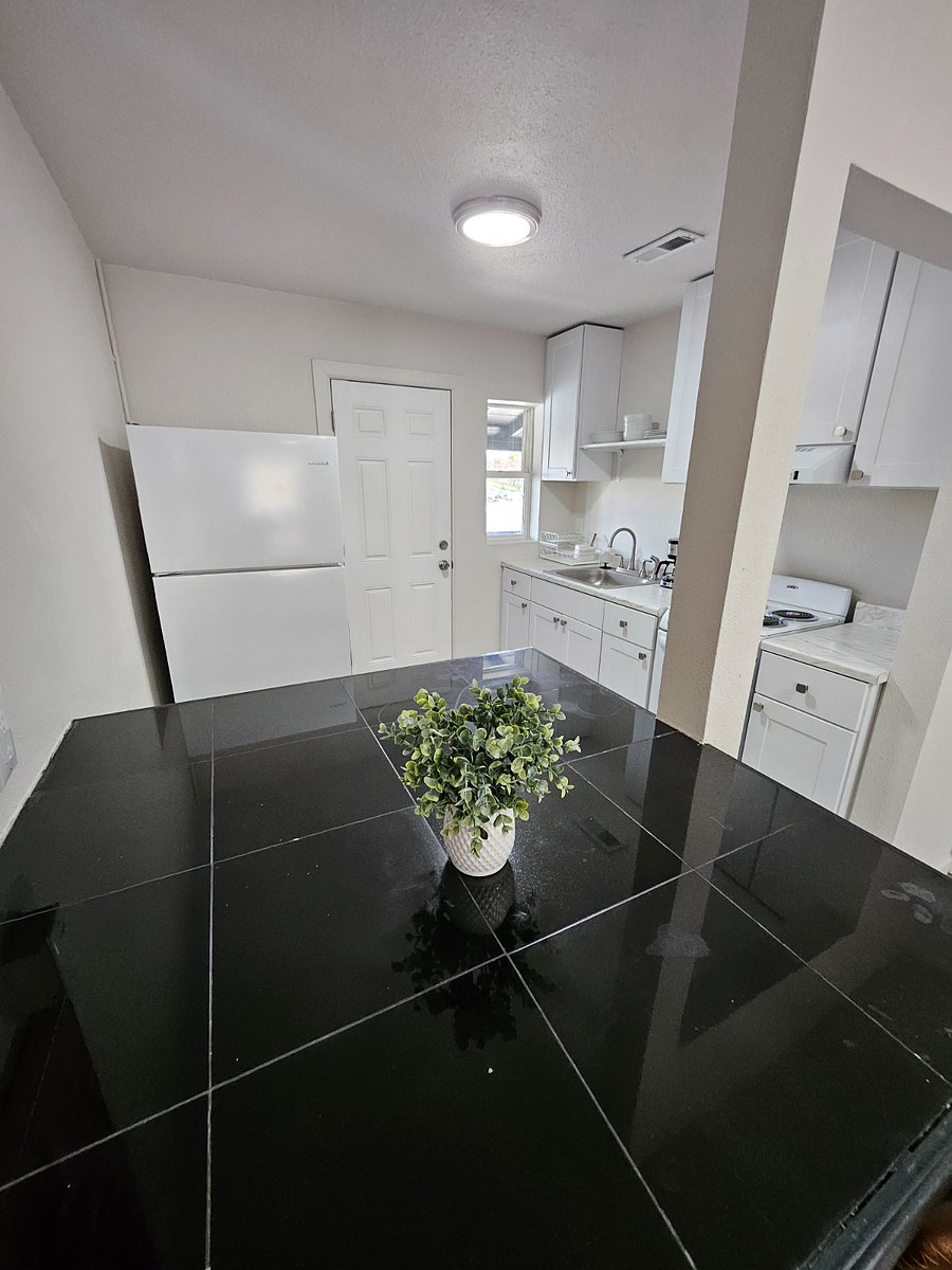 Furnished Finder property 692254_2 photo 1