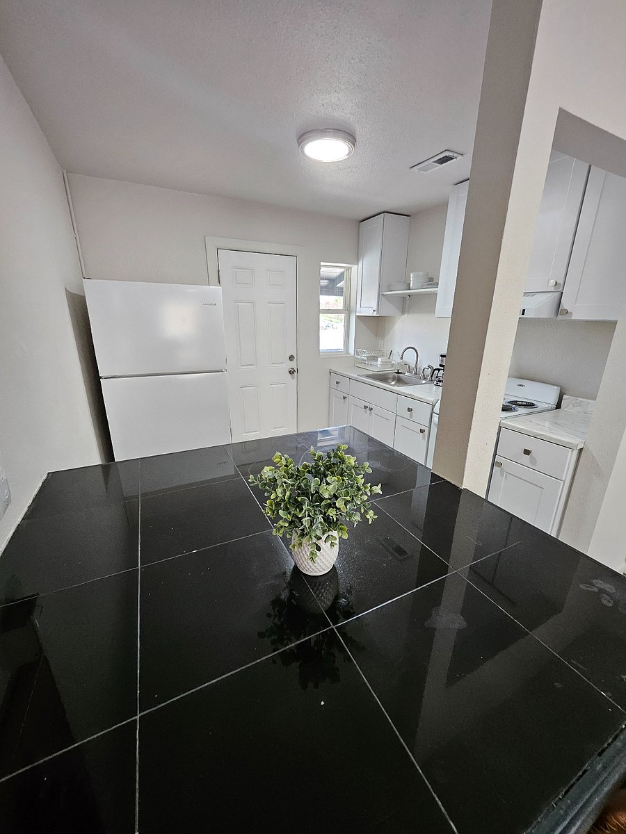 Furnished Finder property 692254_3 photo 3