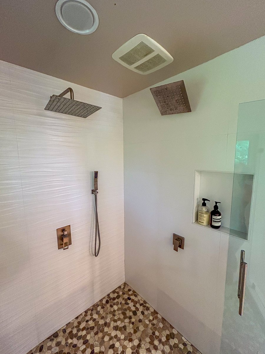 Double shower head so everyone can stay warm during the post beach clean up.