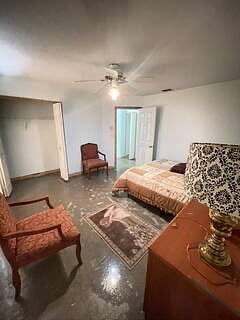 Bedroom with Queen Size Bed