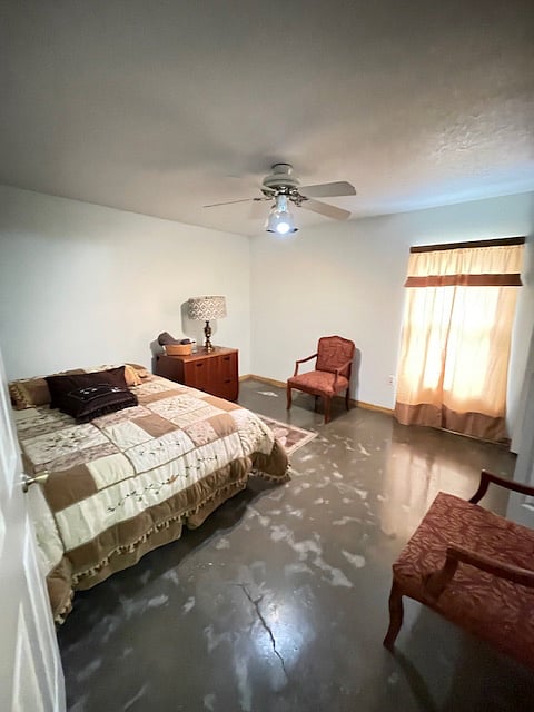 Bedroom with Queen Size Bed