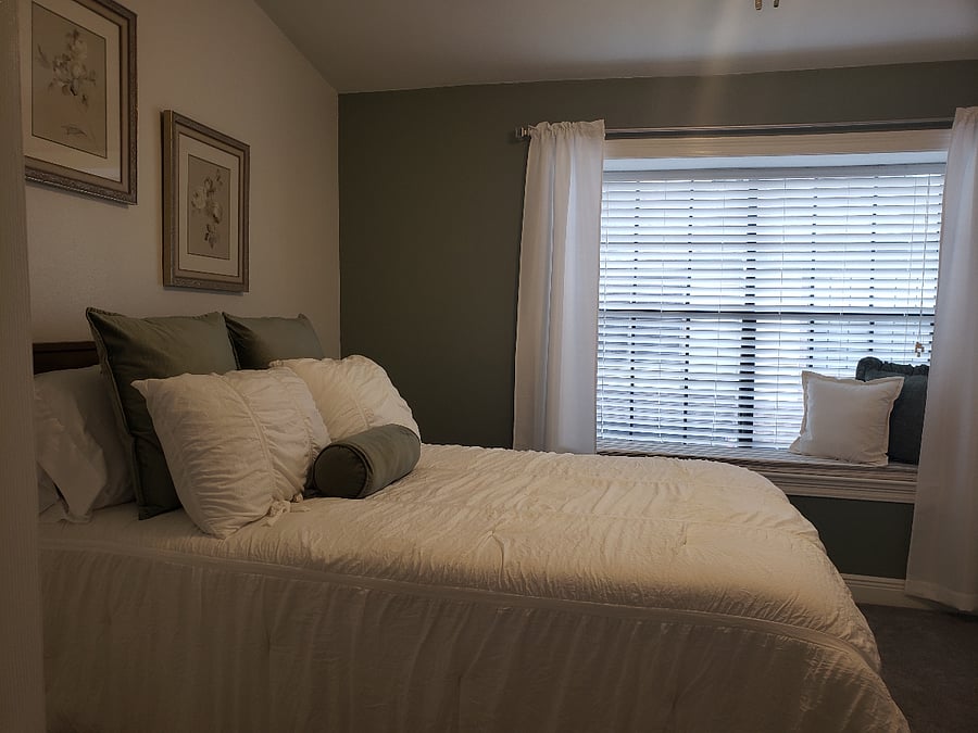 Full size 2nd bdrm