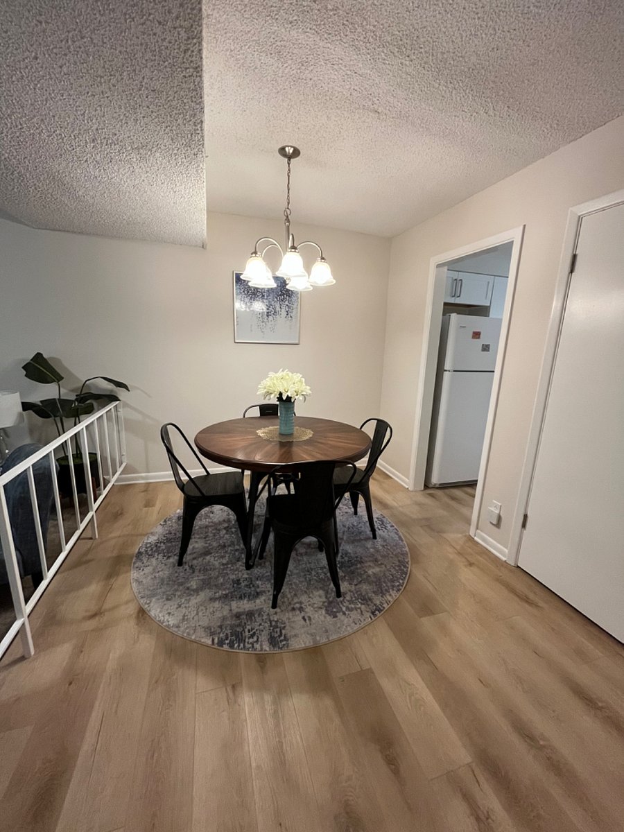Dining room.