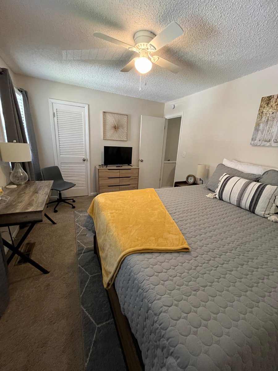 Bedroom #2 (not for this listing) but shared for informational purposes in case someone would like to rent the extra bedroom.