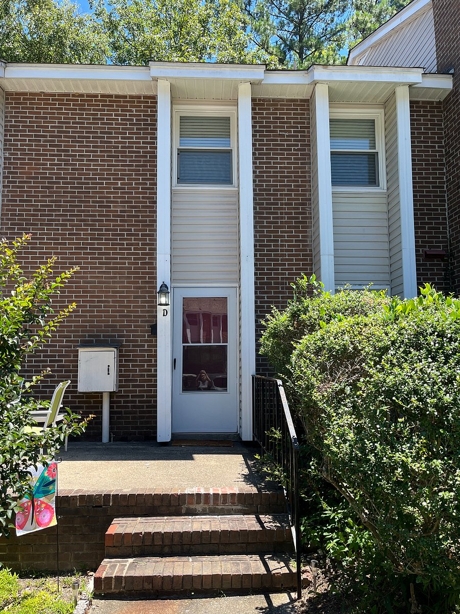 Exterior of the front of the condo/townhome