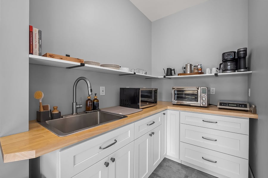Overview of the kitchenette