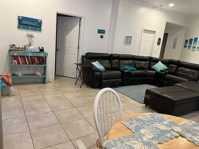 Furnished Finder property 692770_1 photo 36