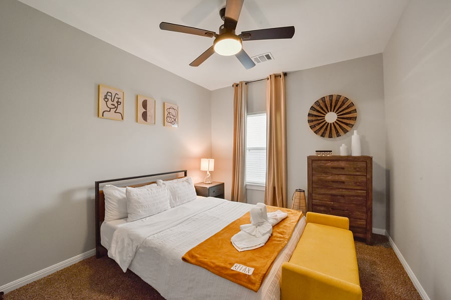 Third bedroom with Queen bed