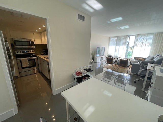 Furnished Finder property 692854_1 photo 4