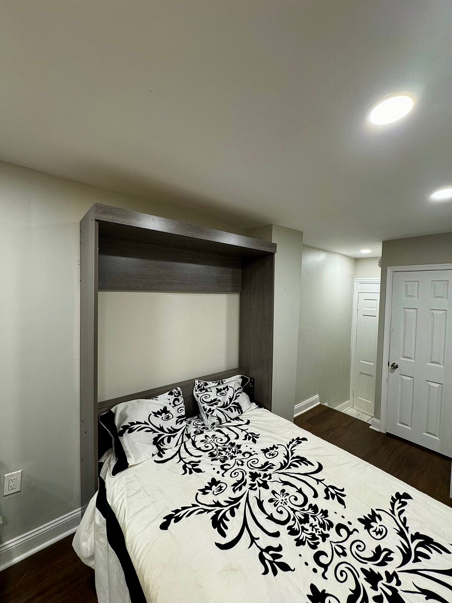 Built in Murphy bed