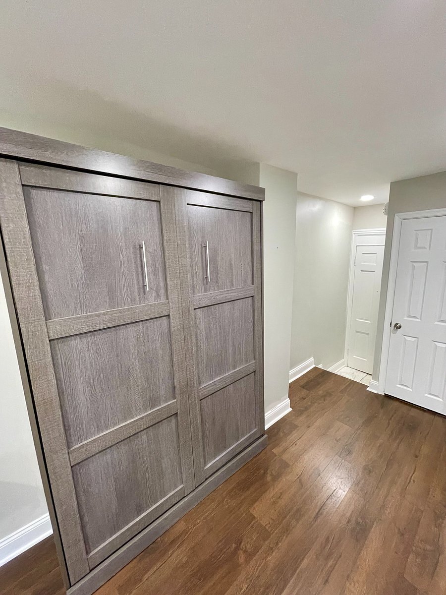 Built in Murphy bed