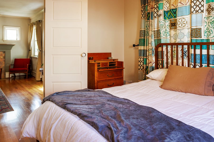 Guest bedroom Queen Bed