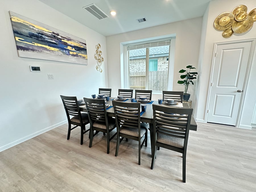Seating for 8 guest