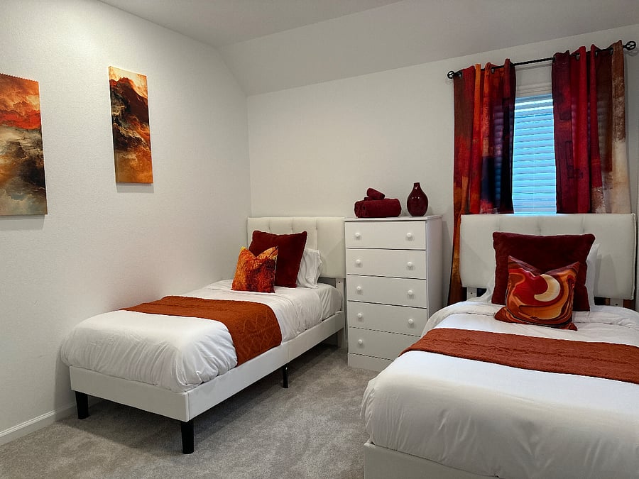 Colorful and bright bedroom with 2 twin sized bed