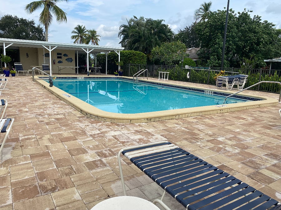 Closest pool to unit within walking distance