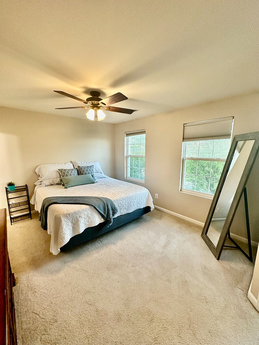 Master Suite w/Bath - King Bed (3yr old Helix Mattress)