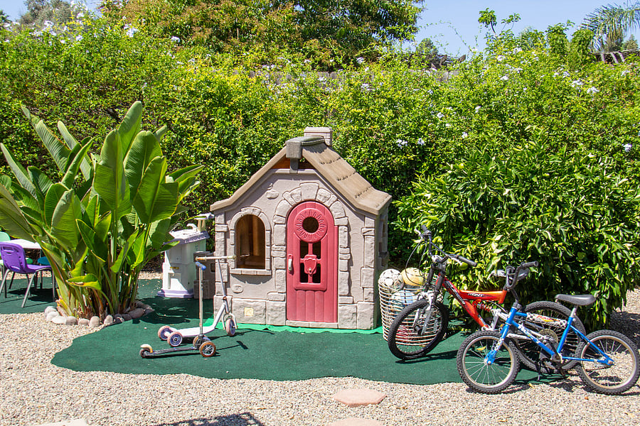 Your children will delight in endless hours of outdoor fun, with ample space to run and play. They can enjoy the playhouse, children's table and chairs, scooters, bikes, balls, and a variety of outdoor games to keep them entertained for hours on end.