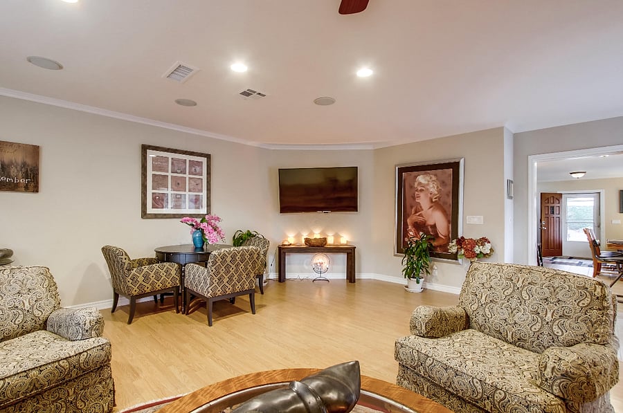 ChatGPT

The expansive living room boasts exquisite furnishings and captivating artwork, complemented by a game table and a generously-sized smart TV.