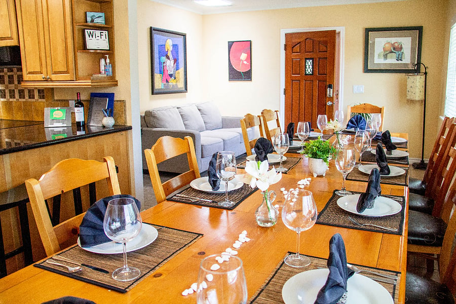 The dining table comfortably accommodates up to 14 guests, with service available for up to 24 people, ensuring everyone is well-catered for during your gatherings.

