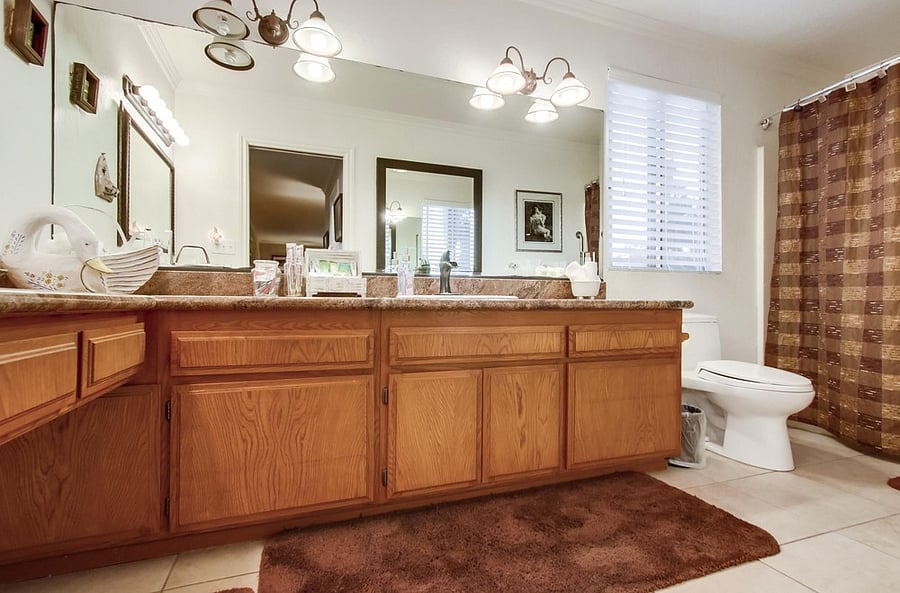 The master bathroom is stocked with luxury linens, as well as a selection of shampoos, conditioners, bath soaps, makeup removers, and toothbrushes, ensuring you have all the essential toiletries you may need during your stay.
