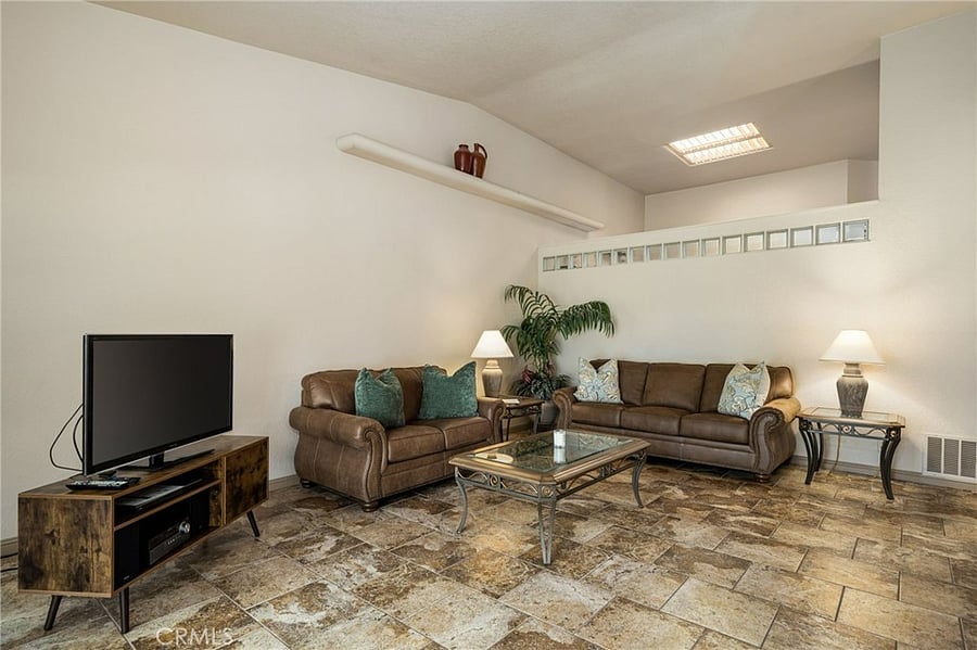 Furnished Finder property 693481_1 photo 4