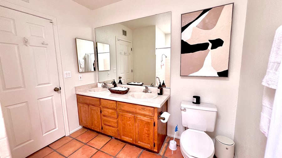 Primary bedroom bathroom