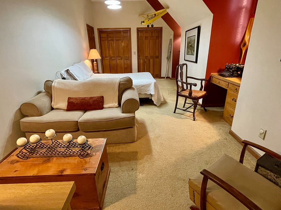 Unit 2
Spacious bedroom
Private Bath
Kitchenette with microwave and refrigerator