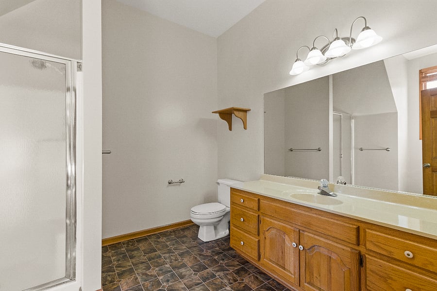 Unit 2
Spacious bedroom
Private Bath
Kitchenette with microwave and refrigerator