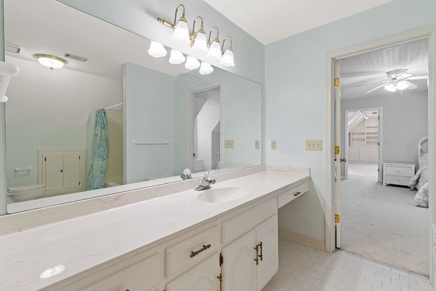 Unit 3
Bathroom
Jack and Jill style
Shared until occupant moves out