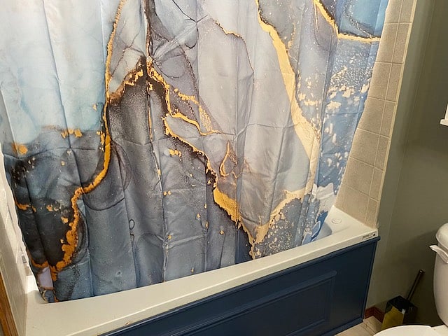 Sm bathroom (inside master bedroom)