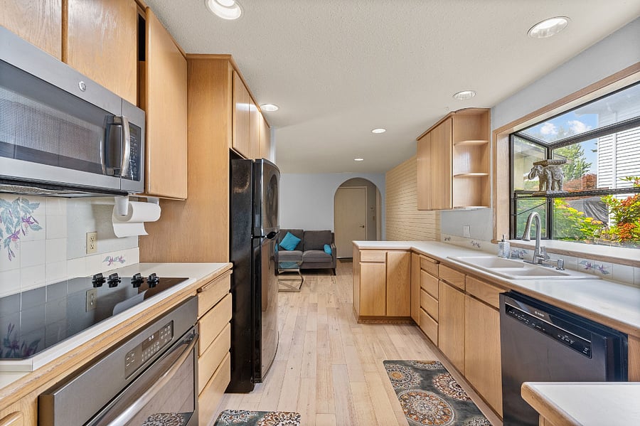 FULLY EQUIPTED KITCHEN