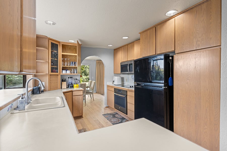 FULLY EQUIPTED KITCHEN