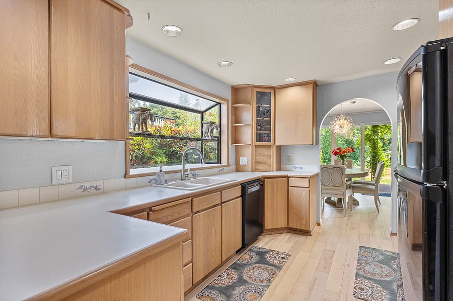 FULLY EQUIPTED KITCHEN