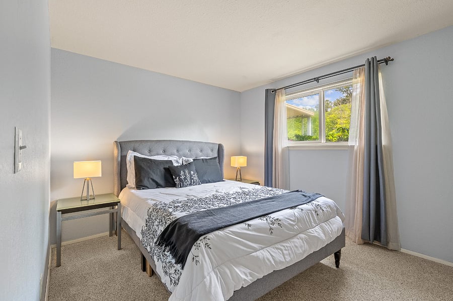 SECOND BEDROOM - QUEEN BED