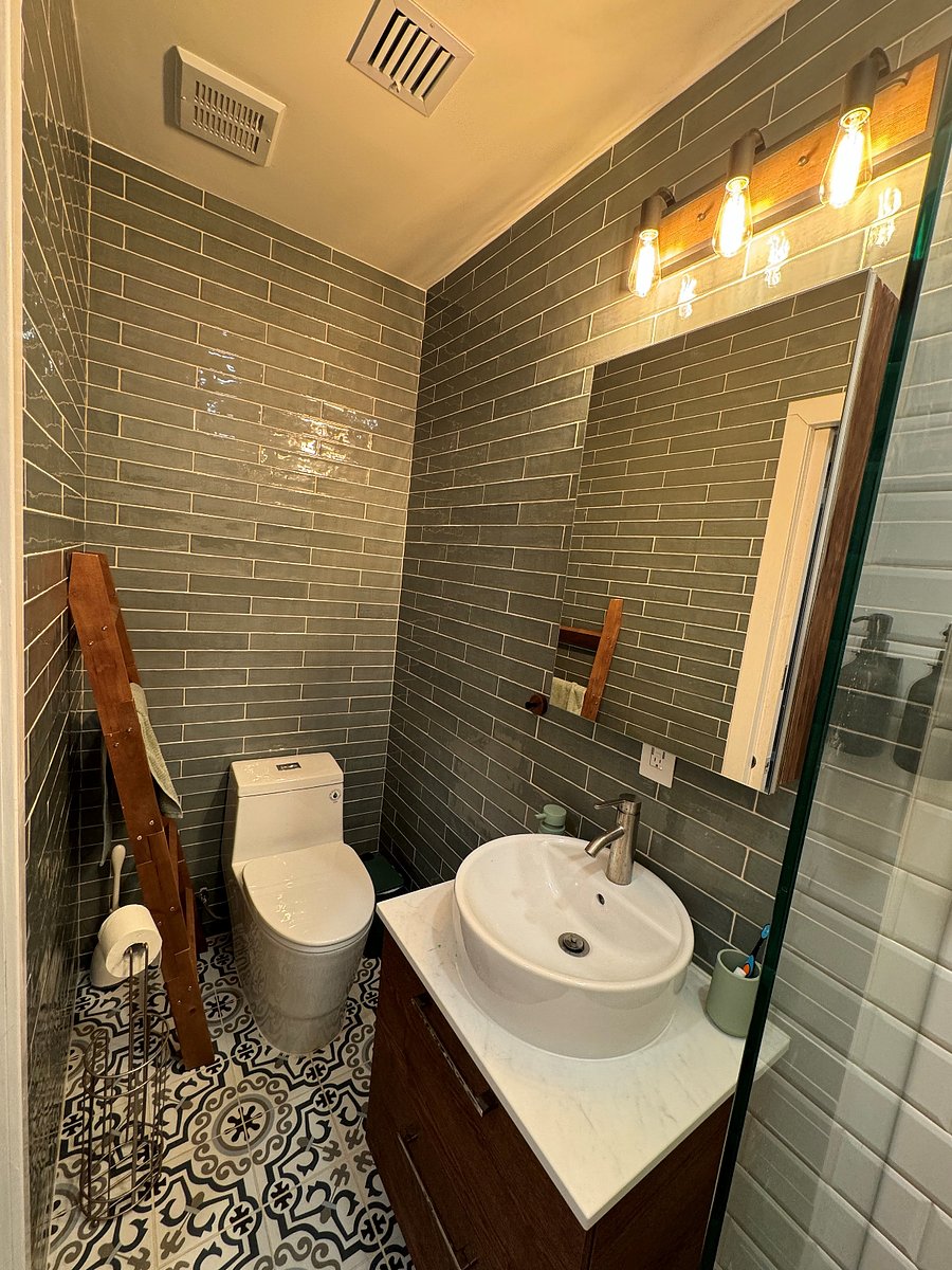 2nd Bathroom