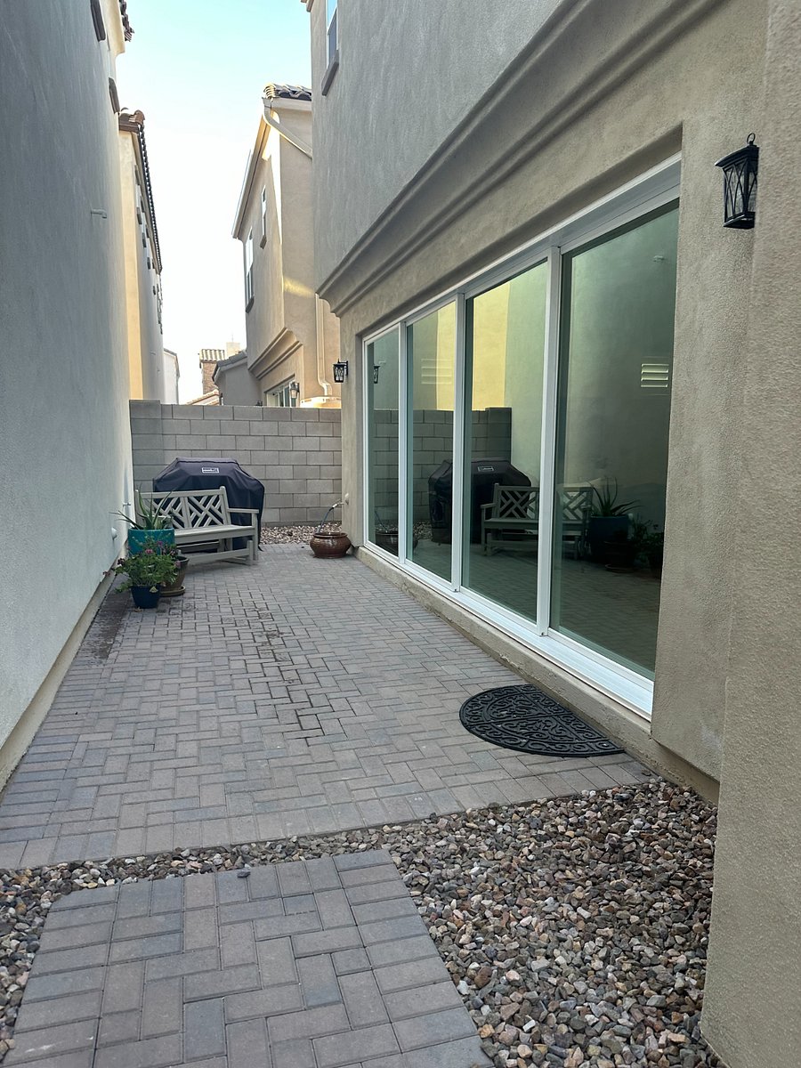 Courtyard with gas grill