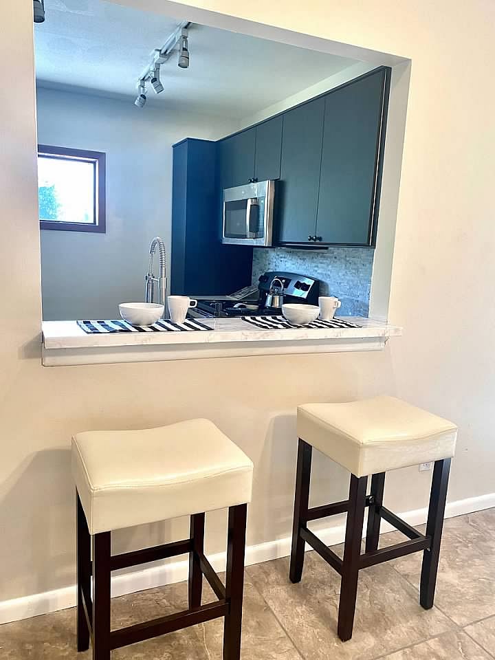 Breakfast Bar area for a quick bit.