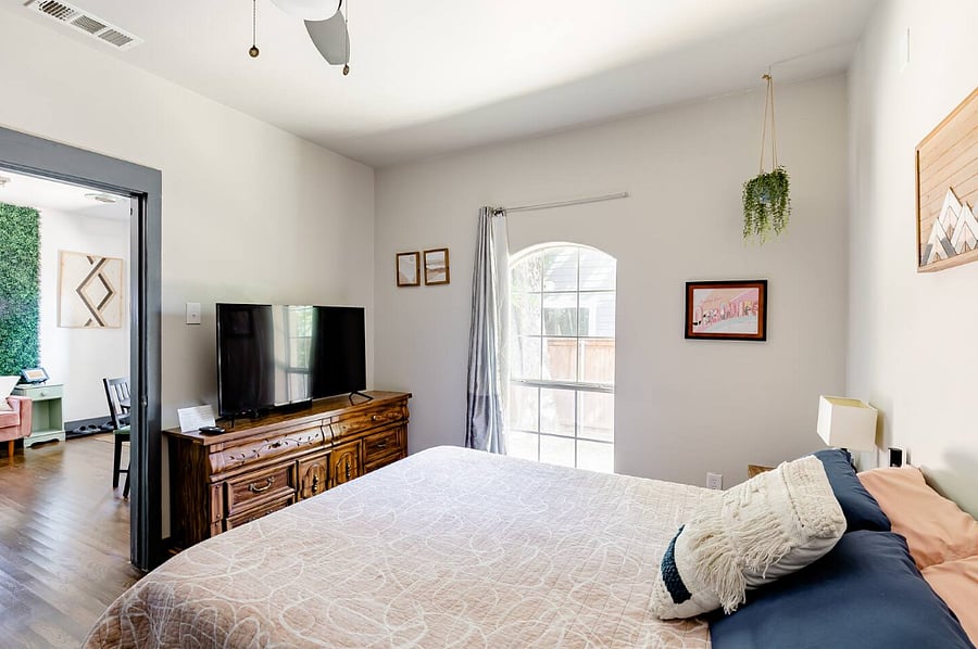 42 inc TV with Google Chromecast and antenna TV