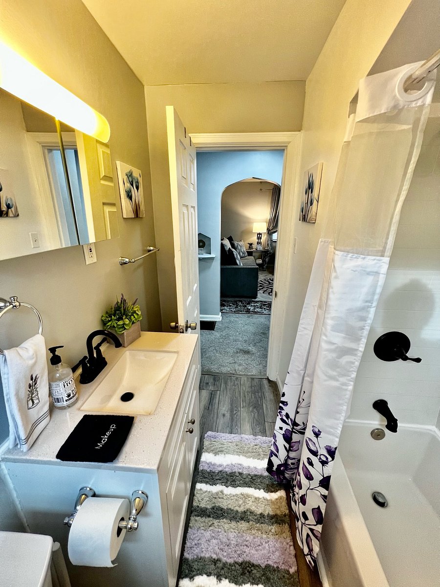 Full Bathroom on Main Level