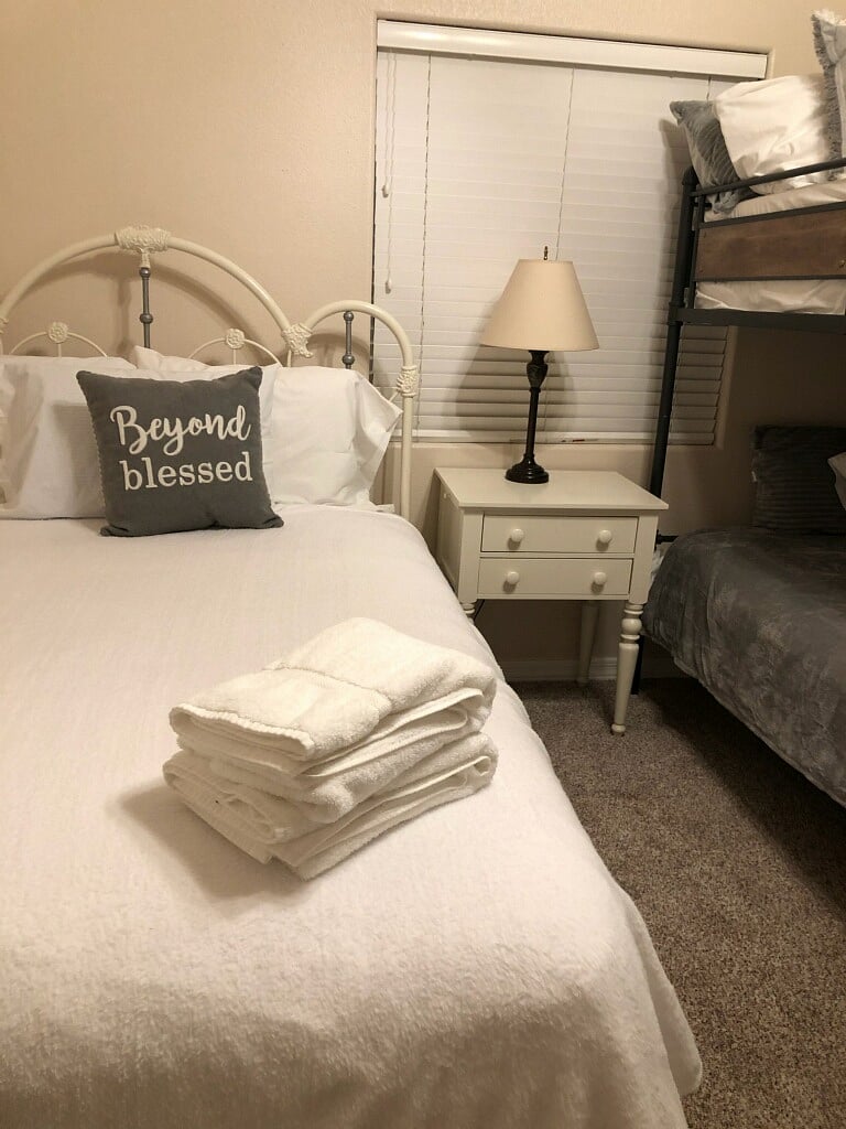 Queen bunk bed room 3rd bedroom sleeps 6