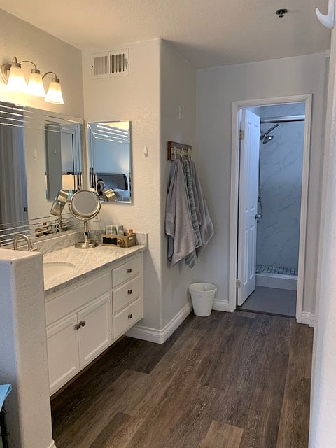 Primary ensuite bathroom
