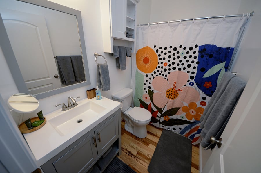 Bathroom: Four Sets Of Towels Provided
