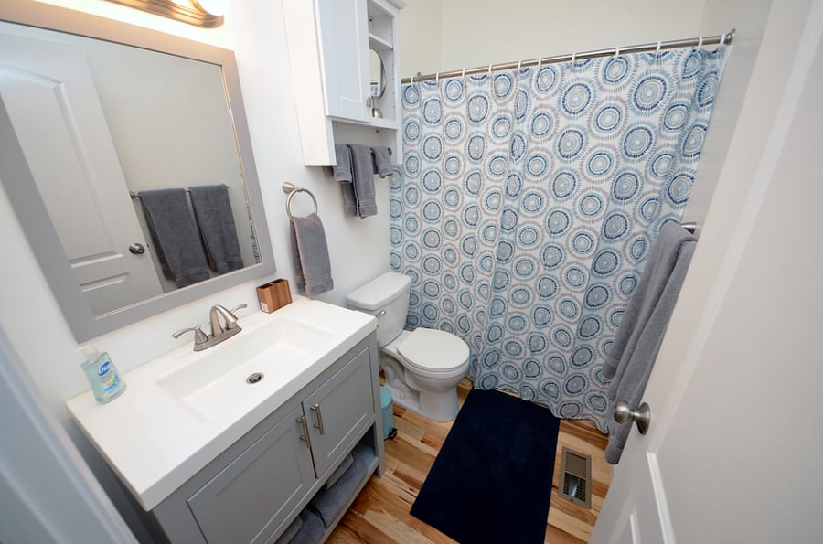 Bathroom: Four Sets Of Towels Provided