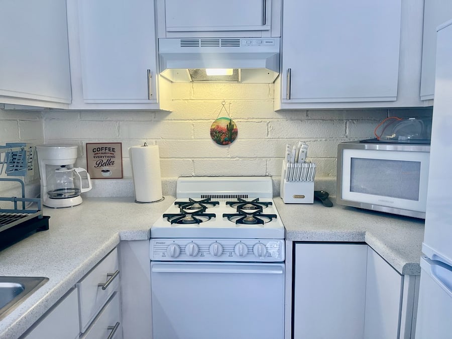 This fully equipped kitchen features a 4-burner gas stove, drip coffee pot, kitchen knife set and microwave oven. From gourmet meals to quick snacks, prepare delicious dishes with ease in this functional and stylish space.
