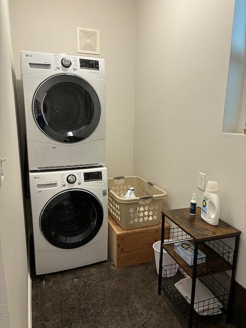 In unit washer and dryer.
