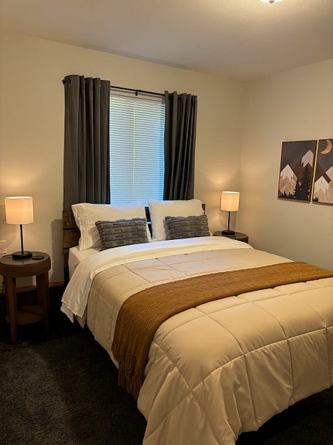 Bedroom #1
Queen size bed. Sleeps 2